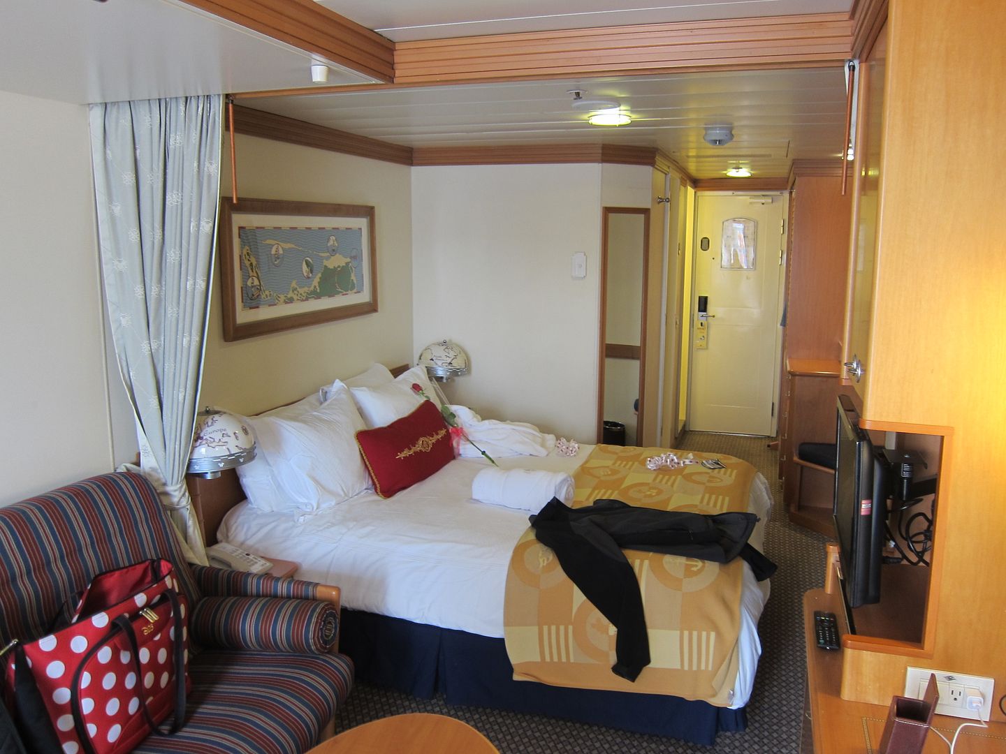 Deluxe Family Oceanview Stateroom with Verandah, Category 4 | Disney Wonder