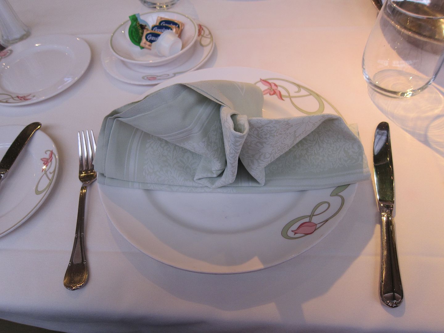 Table Setting | Enchanted Garden | Disney Dream