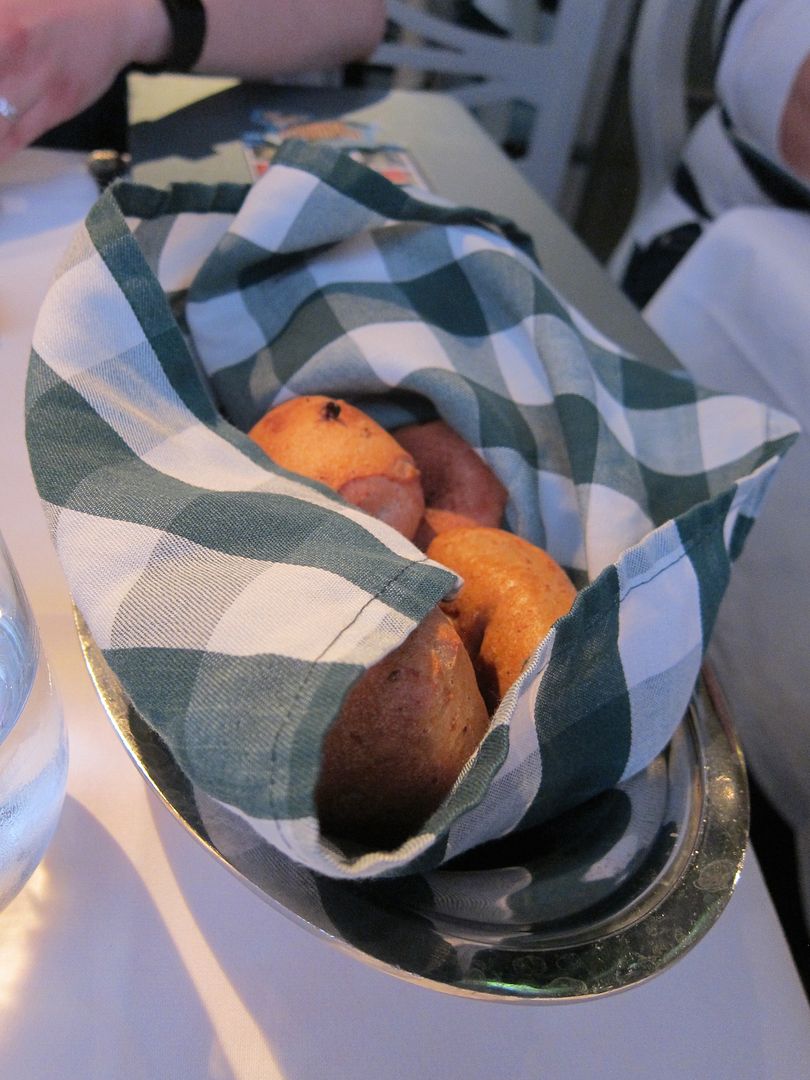 Bread Service | Enchanted Garden | Disney Dream