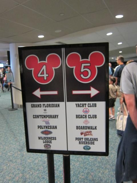 Disney's Magical Express Signs | Orlando International Airport