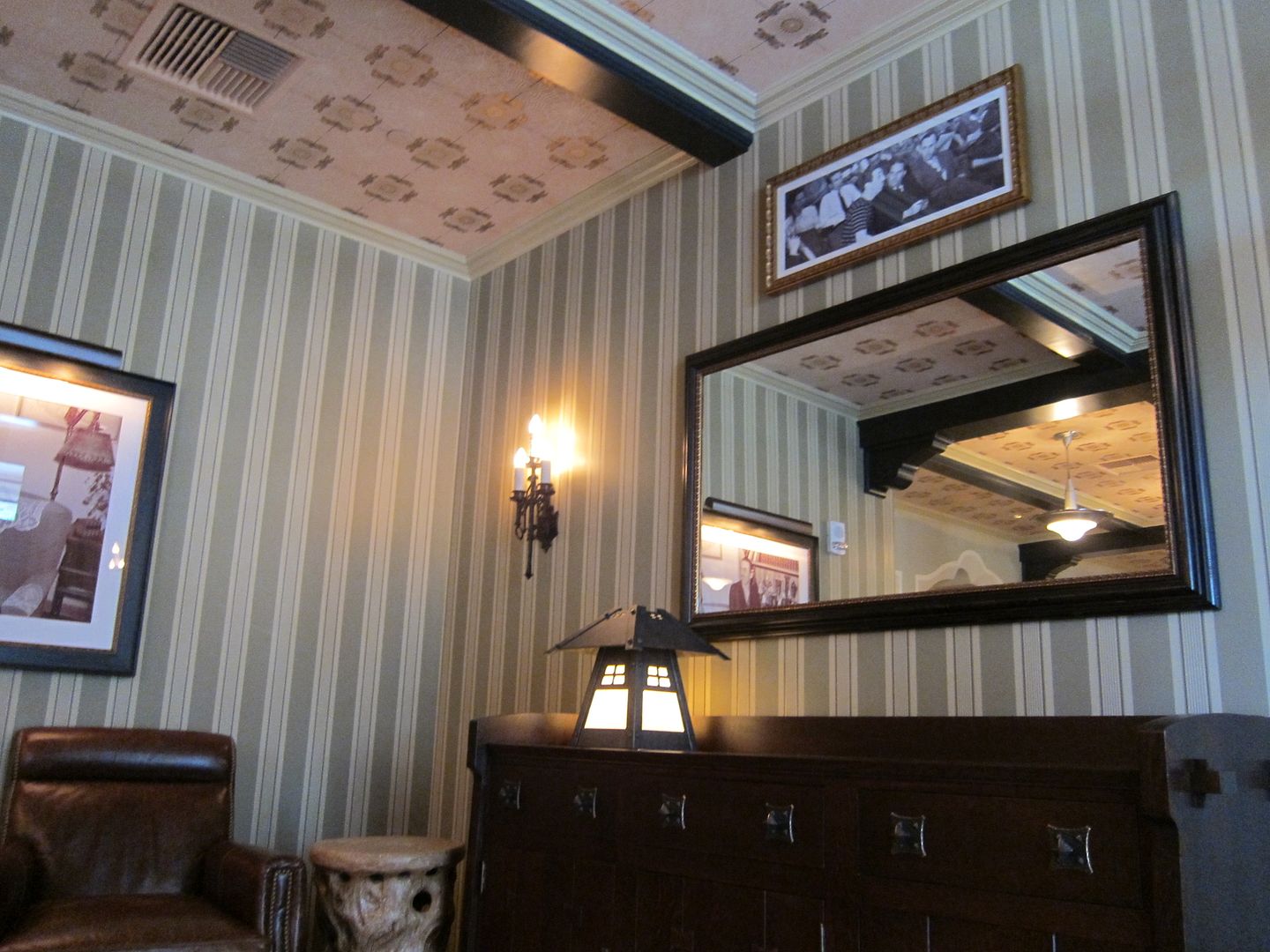 1901 Lounge | Disney California Adventure