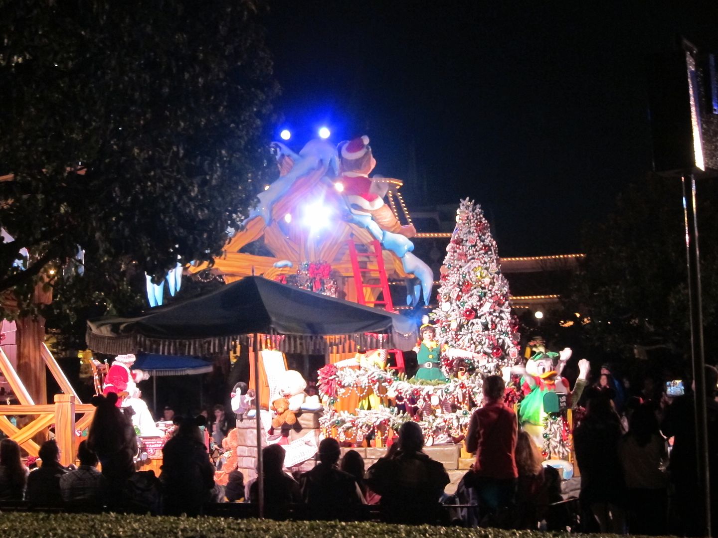 A Christmas Fantasy Parade | Disneyland