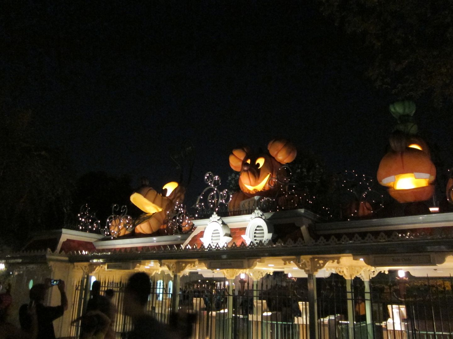 Halloween Pumpkins | Disneyland Main Entrance